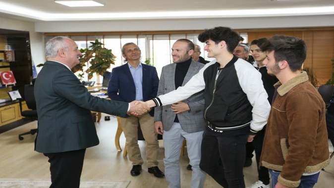 Başkan Aygün, Şampiyonları Kutladı. Derince Belediye Başkanı Zeki Aygün