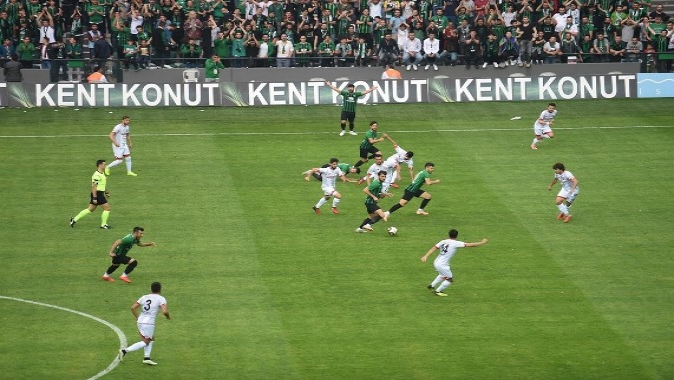 Vali Hüseyin Aksoy , Kocaelispor’un Play-Off Mücadelesini İzledi